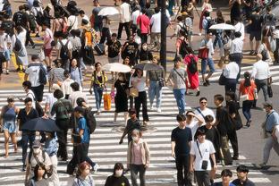 坐九望八！湖人赢球后领先勇士1.5个胜场 只差独行侠1个胜场